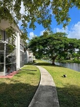 10357 N Kendall Dr in Miami, FL - Building Photo - Building Photo