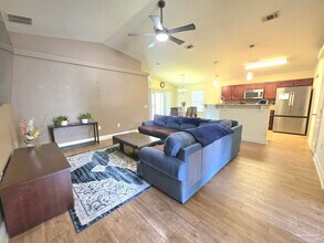 197 Millet Cir in Gonzalez, FL - Building Photo - Building Photo