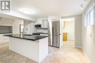 4 Creekwood Pl in Hamilton, ON - Building Photo - Building Photo