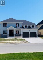 1584 Bowler Dr in Windsor, ON - Building Photo