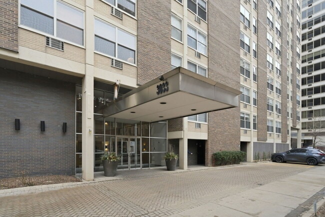 3033 N Sheridan Rd in Chicago, IL - Building Photo - Building Photo