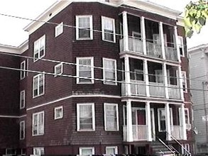 135-137 Lawton Ave in Lynn, MA - Foto de edificio - Building Photo