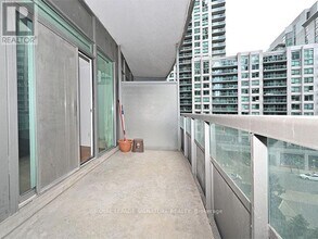 30 Grand Trunk Crescent in Toronto, ON - Building Photo - Building Photo