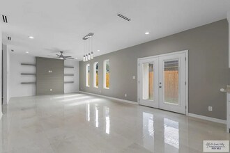 7513 Pinewood Lk in Brownsville, TX - Foto de edificio - Building Photo