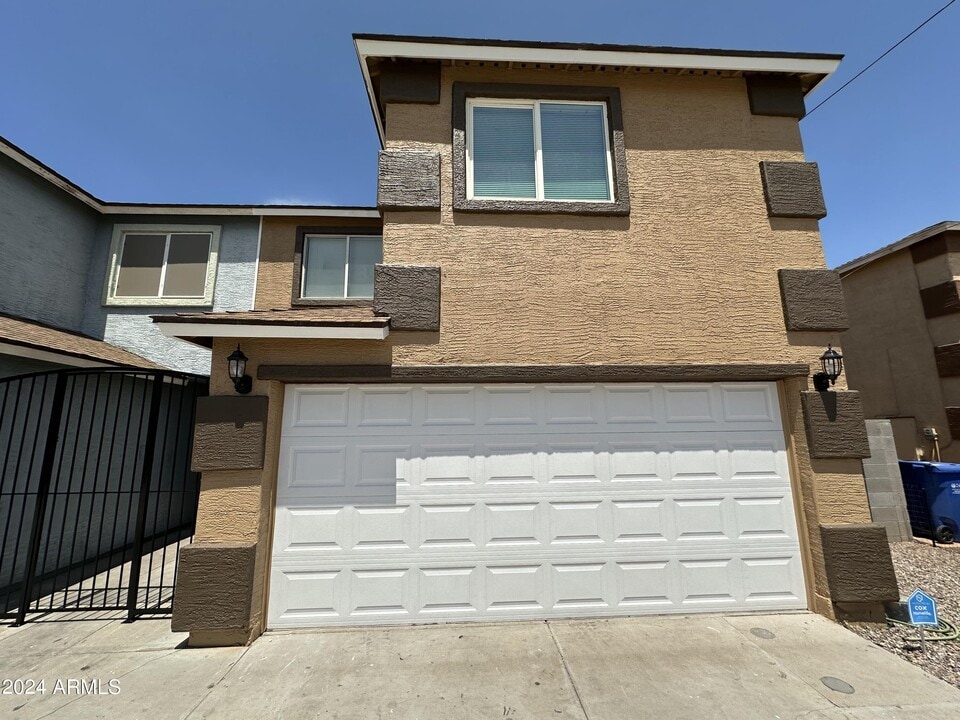 2616 E Southgate Ave in Phoenix, AZ - Building Photo
