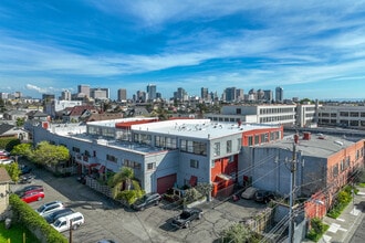 Bayside Court in Oakland, CA - Building Photo - Building Photo