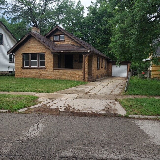 property at 1812 Kilburn Ave