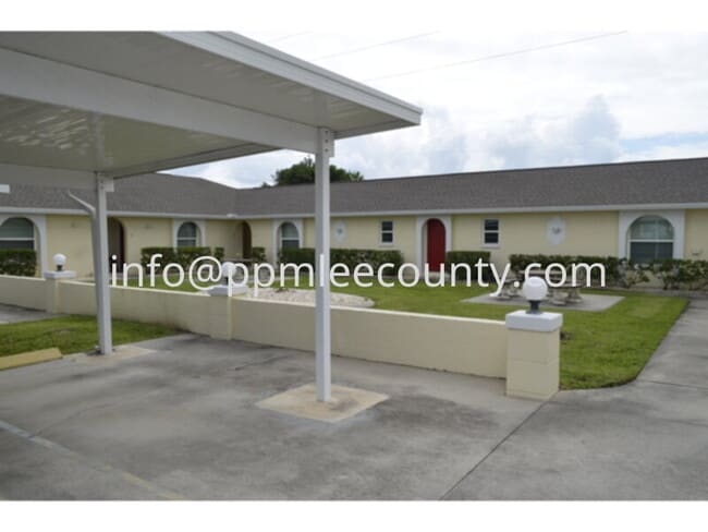 property at 906 SW 47th Terrace