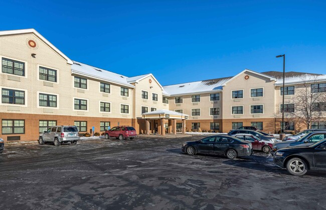 Furnished Studio - Maple Grove in Maple Grove, MN - Foto de edificio - Building Photo