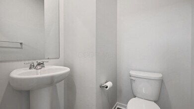 858 Sunny Vale Dr in Delaware, OH - Building Photo - Building Photo