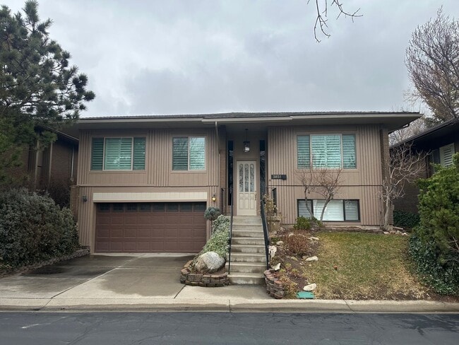 3851 S Eagle Point Dr