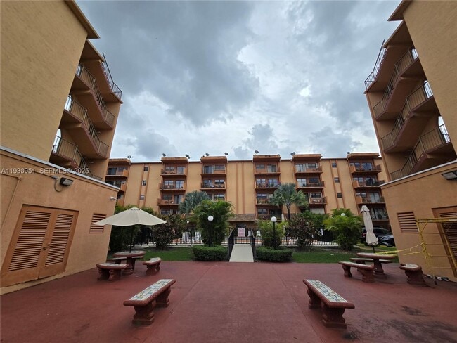 1800 W 54th St in Hialeah, FL - Building Photo - Building Photo