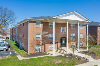 Hardin Manor Apartments in Findlay, OH - Foto de edificio - Primary Photo