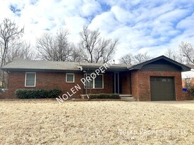 324 Barbour Ave in Norman, OK - Building Photo