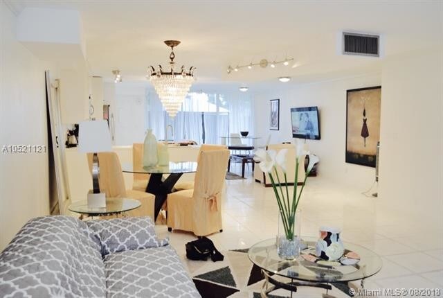 2204 NE 7th St-Unit -3 in Hallandale Beach, FL - Building Photo