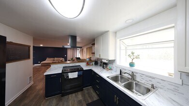 267 NW Calista Ct in Oak Harbor, WA - Building Photo - Building Photo