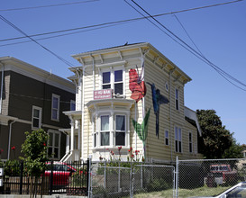 2825 Market St in Oakland, CA - Foto de edificio - Building Photo