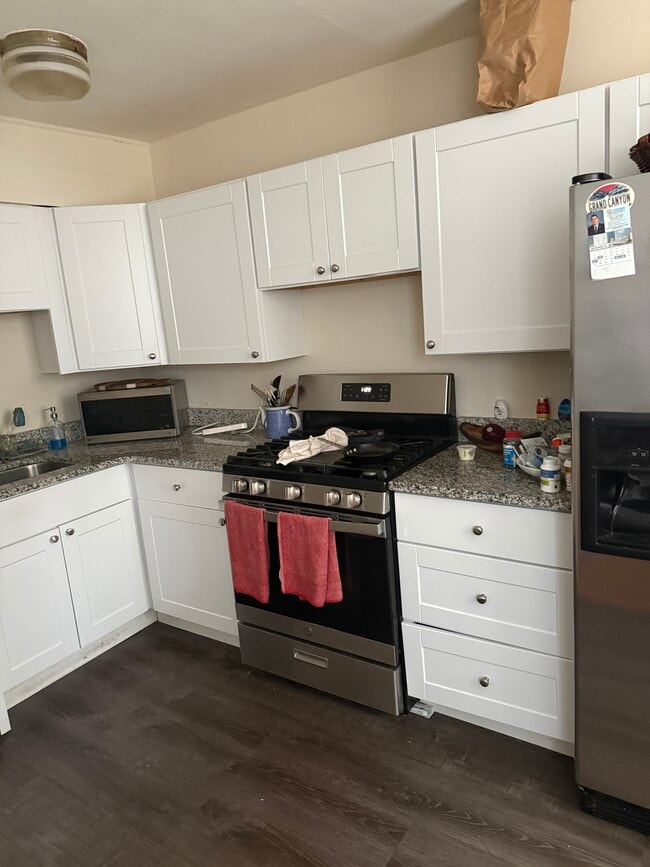 112 Fairfield Ln, Unit 1 in Wayne, PA - Foto de edificio - Building Photo