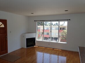 1025 Idaho Ave in Santa Monica, CA - Building Photo - Building Photo
