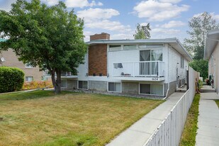 1624A 39 St SW in Calgary, AB - Building Photo
