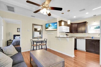 537 6th St N, Unit 537 6th St N in St. Petersburg, FL - Foto de edificio - Building Photo