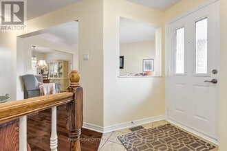 83 Winnegreen Ct in Ottawa, ON - Building Photo - Building Photo