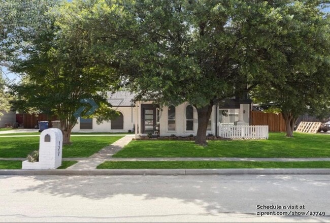 127 Hardwicke Ln in Little Elm, TX - Foto de edificio - Building Photo