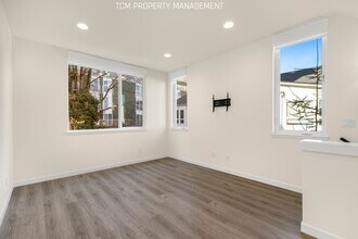 2024E NE 85th St, Unit E in Seattle, WA - Foto de edificio - Building Photo