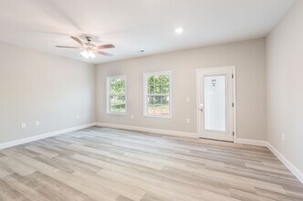 1011 Campbell Ln in Bowling Green, KY - Building Photo - Building Photo