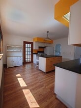 11 Hinckley St, Unit 1 in Somerville, MA - Foto de edificio - Building Photo