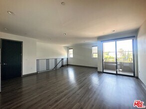 552 N Hobart Blvd in Los Angeles, CA - Building Photo - Building Photo