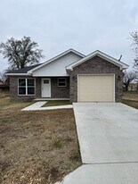526 Maple St in Trumann, AR - Building Photo