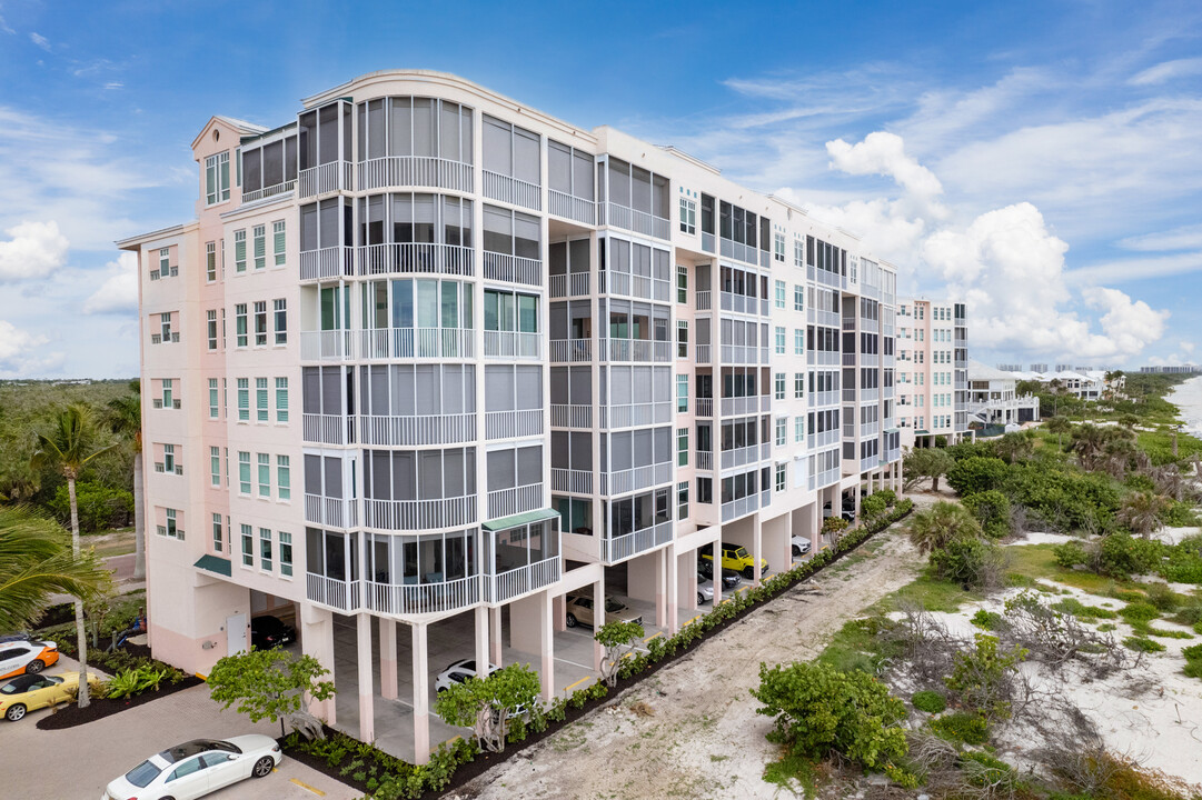 Barefoot Beach Club in Bonita Springs, FL - Building Photo