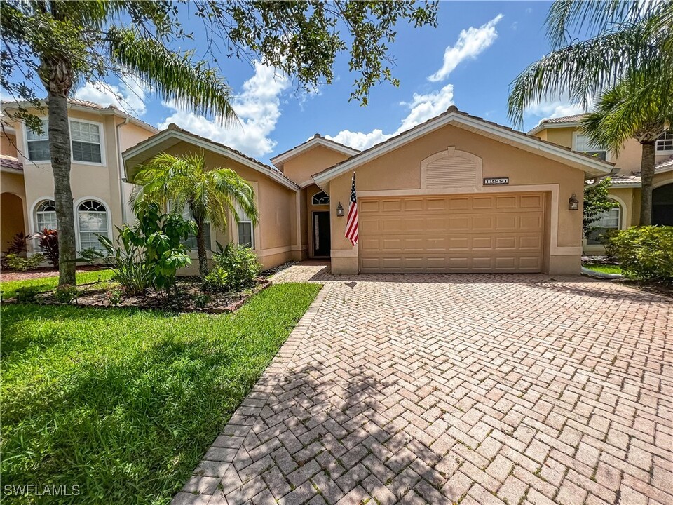 12881 Stone Tower Loop in Ft. Myers, FL - Building Photo