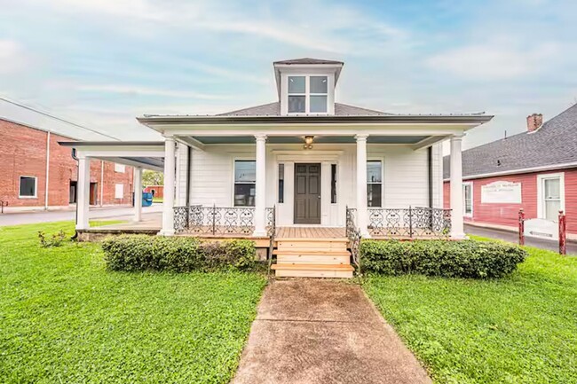 property at 301 N College St