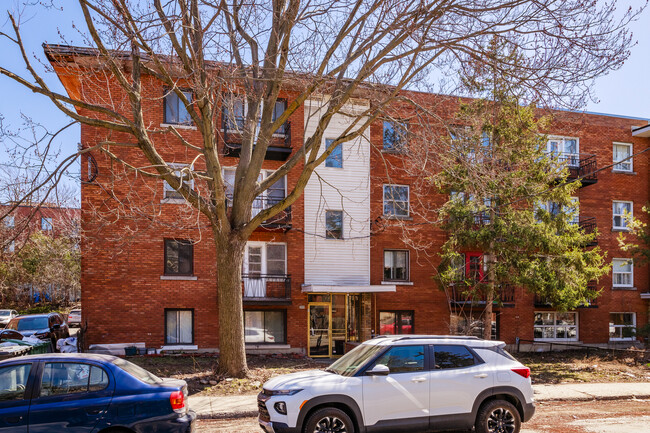 3000 Goyer St in Montréal, QC - Building Photo - Building Photo