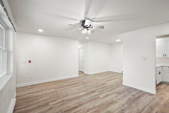 509 S Perry Parkway in Oregon, WI - Foto de edificio - Building Photo