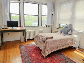 221 Saint Paul St, Unit 3 in Brookline, MA - Building Photo - Building Photo