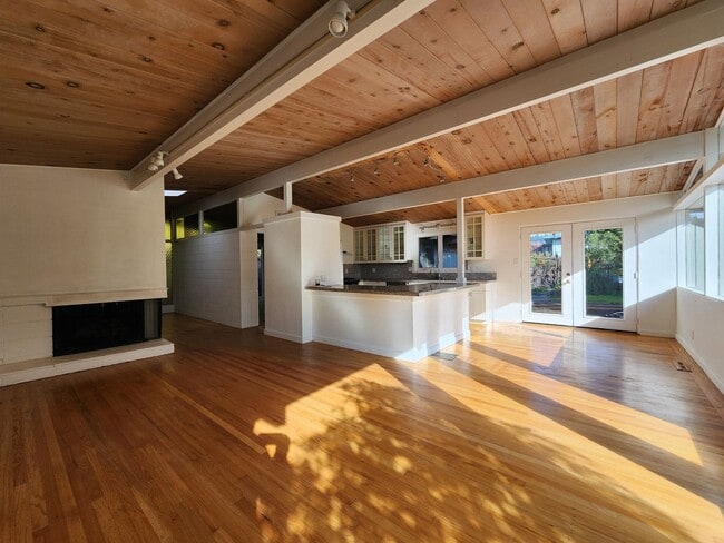 property at 2015 Cummings Dr