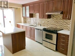 659 Thamesford Terrace in Mississauga, ON - Building Photo - Building Photo