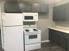 1102 Nicholson St in Decherd, TN - Building Photo - Building Photo
