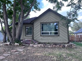 105 E 12th St in Loveland, CO - Building Photo