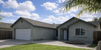 2226 N Glacier Way in Hanford, CA - Building Photo