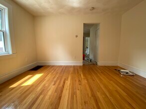 7 Rifle Ct, Unit 7 in Watertown, MA - Building Photo - Building Photo