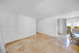 1700 N Treasure Dr in North Bay Village, FL - Building Photo - Building Photo