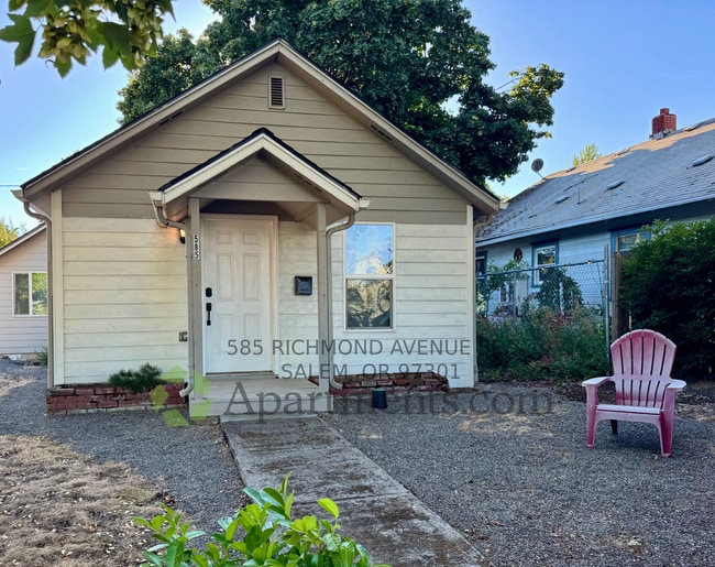 585 Richmond Ave SE