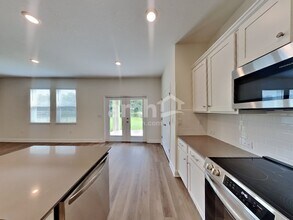 27165 St Andrews Ave in Wesley Chapel, FL - Foto de edificio - Building Photo