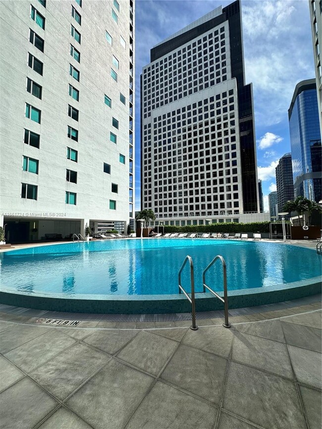 55 SE 6th St, Unit 4008 in Miami, FL - Foto de edificio - Building Photo