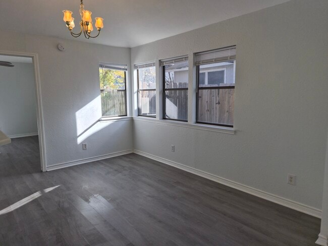 property at 915 Hyridge St