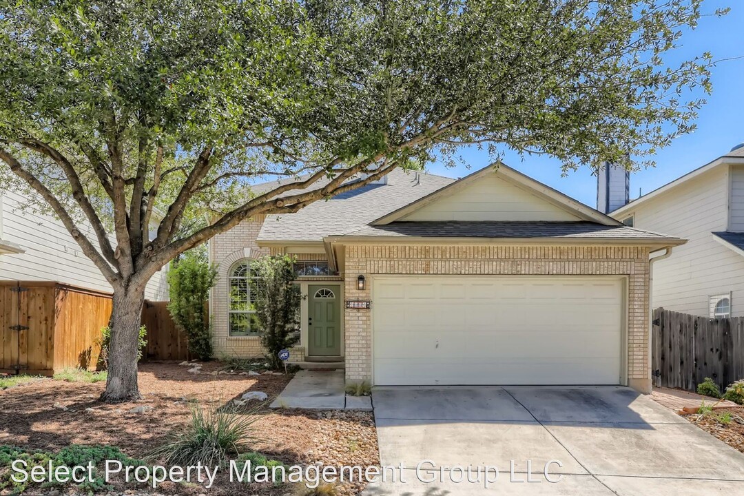 6006 Wood Pass in San Antonio, TX - Building Photo